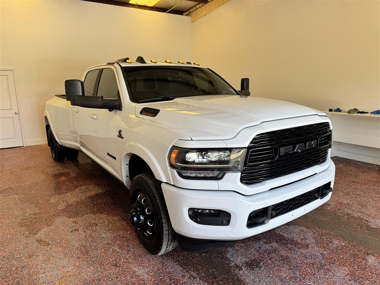 RAM 3500 Limited 4x4 Crew Cab 8' Box 2022