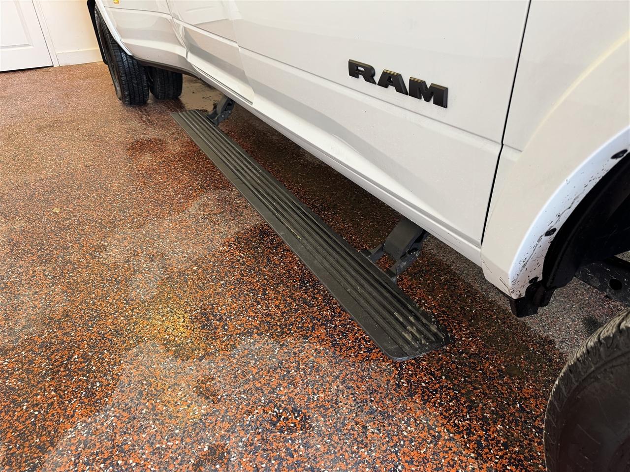 RAM 3500 Limited 4x4 Crew Cab 8' Box 2022