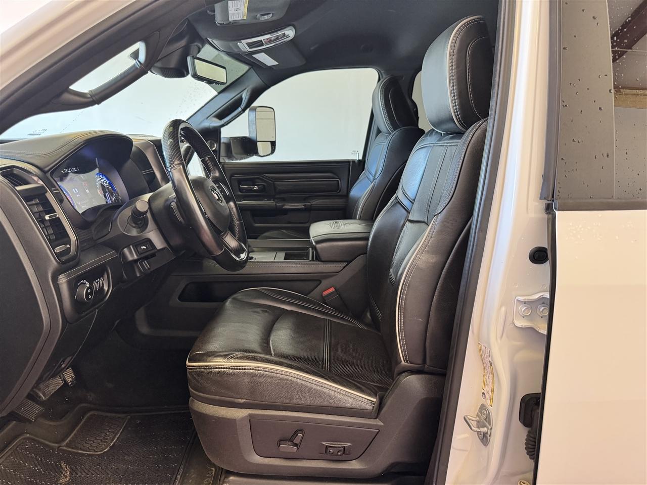 RAM 3500 Limited 4x4 Crew Cab 8' Box 2022