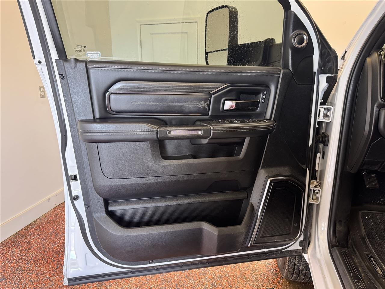 RAM 3500 Limited 4x4 Crew Cab 8' Box 2022