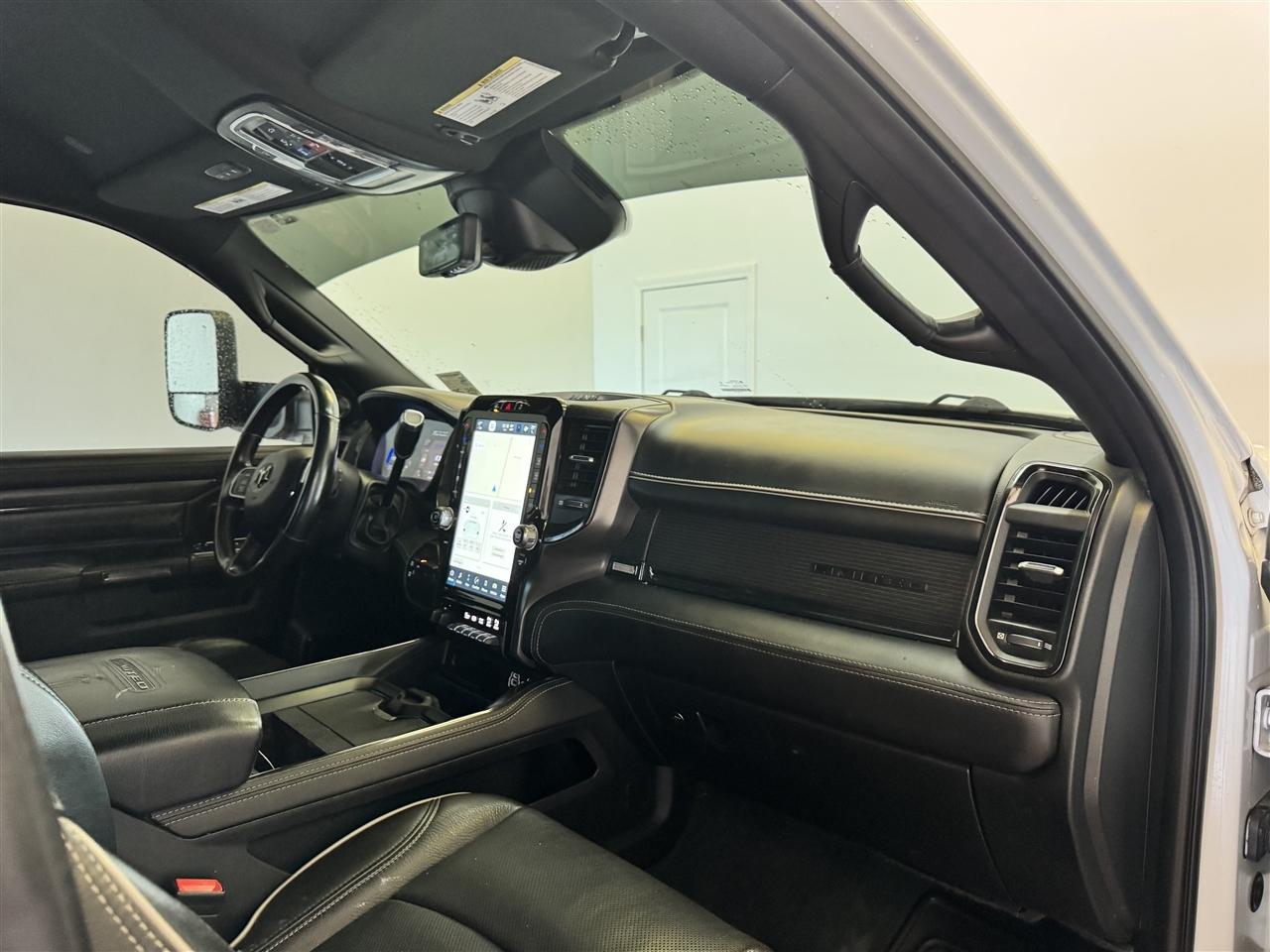 RAM 3500 Limited 4x4 Crew Cab 8' Box 2022