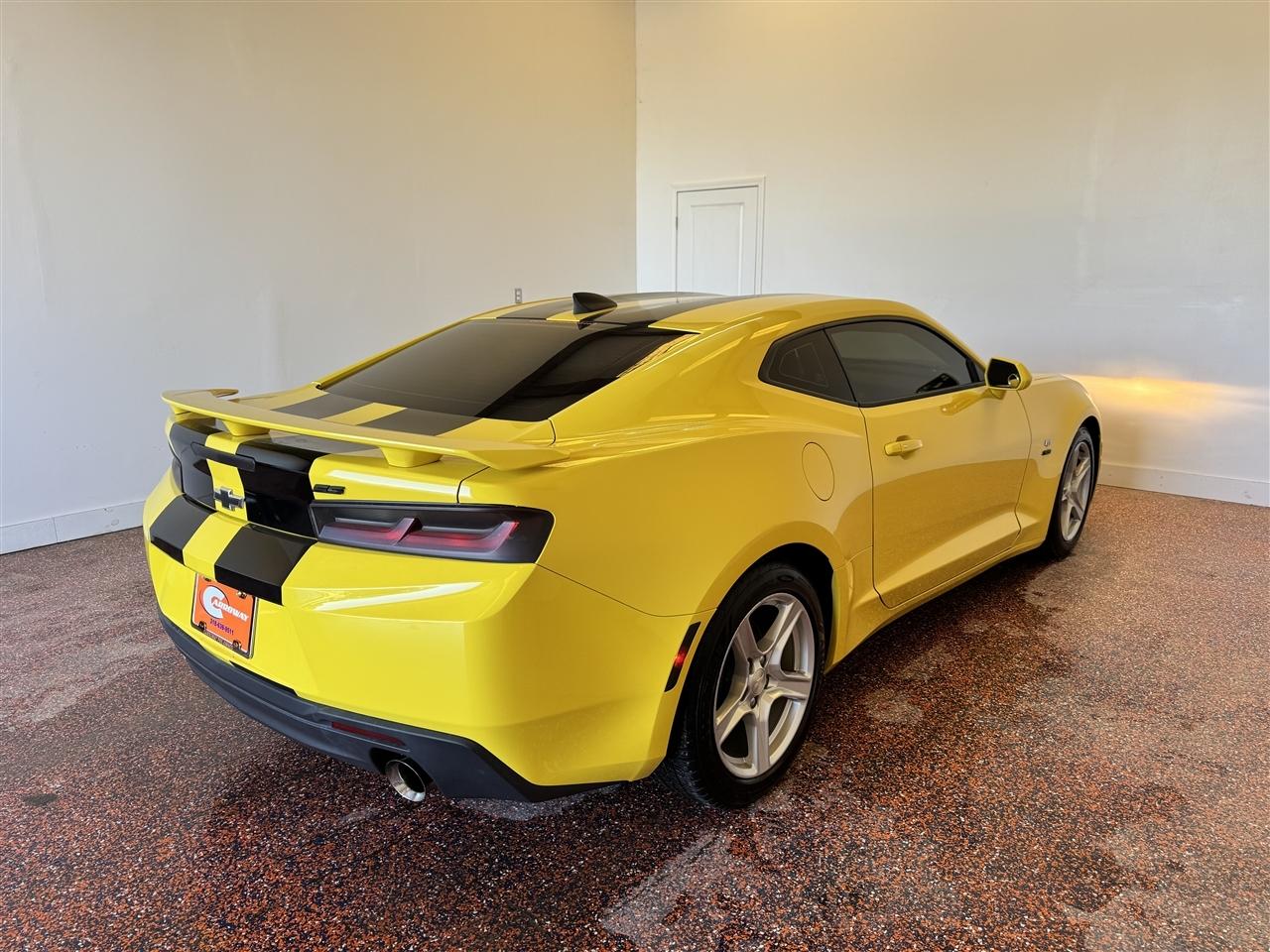 Chevrolet Camaro 2dr Cpe 1LT 2017