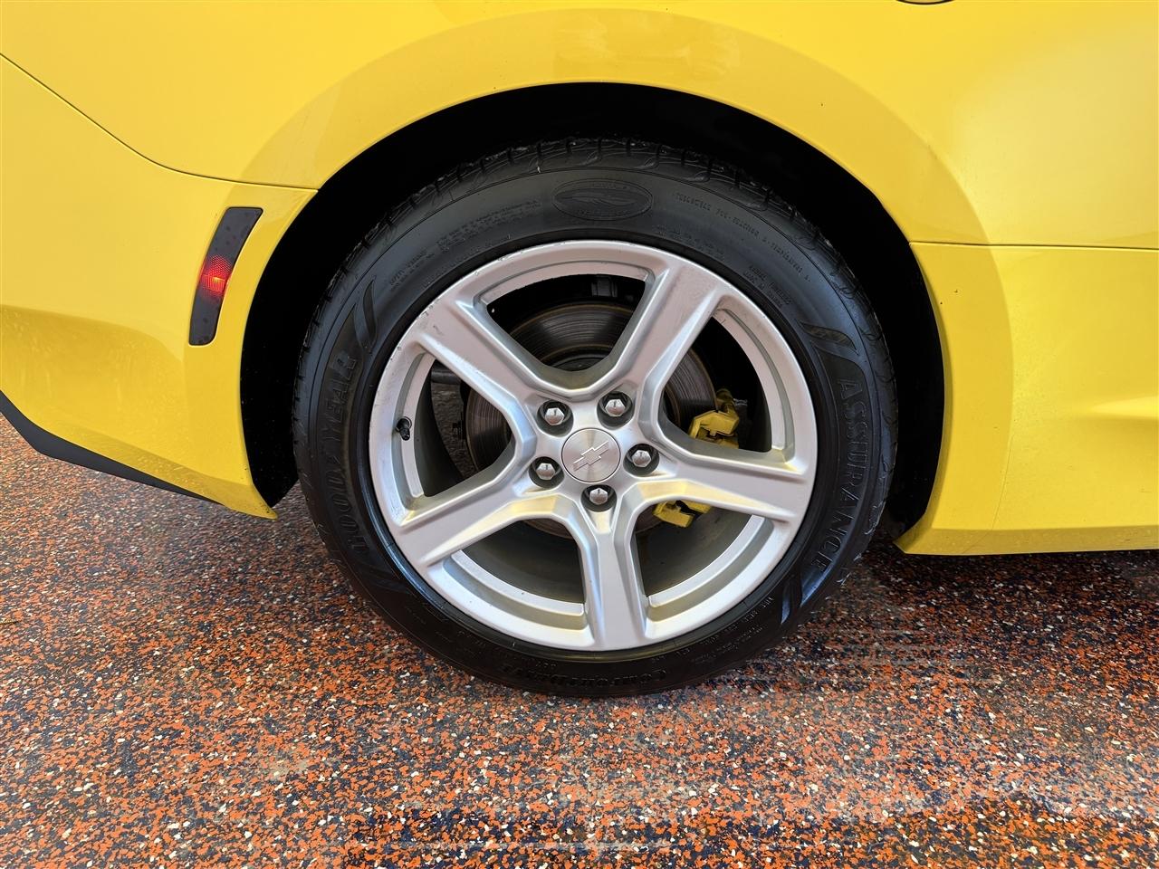 Chevrolet Camaro 2dr Cpe 1LT 2017