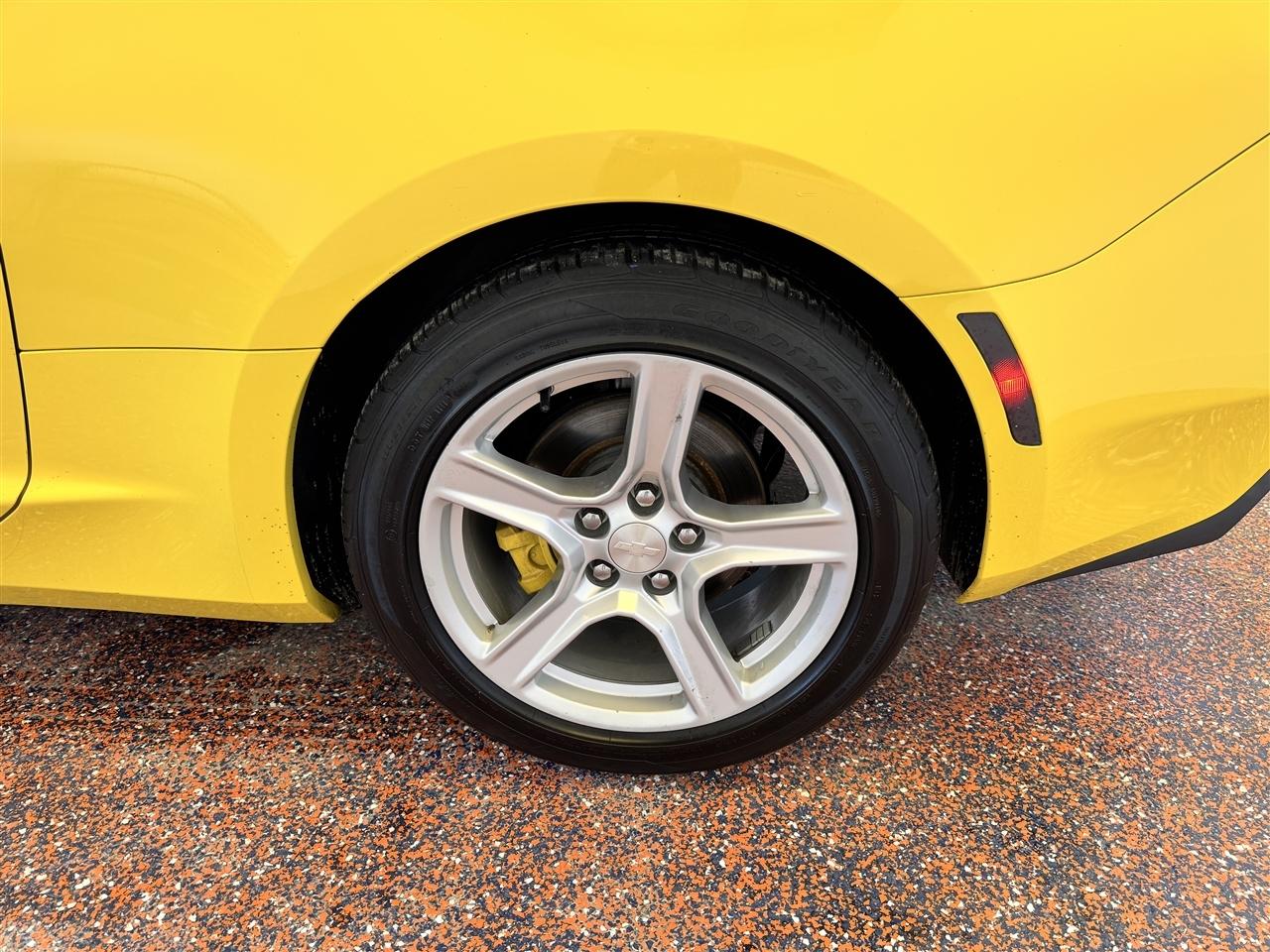Chevrolet Camaro 2dr Cpe 1LT 2017