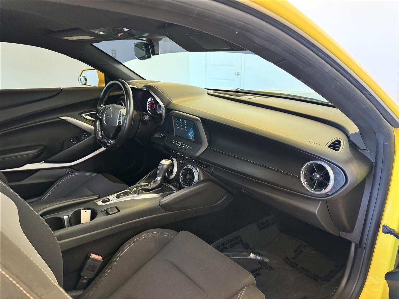 Chevrolet Camaro 2dr Cpe 1LT 2017
