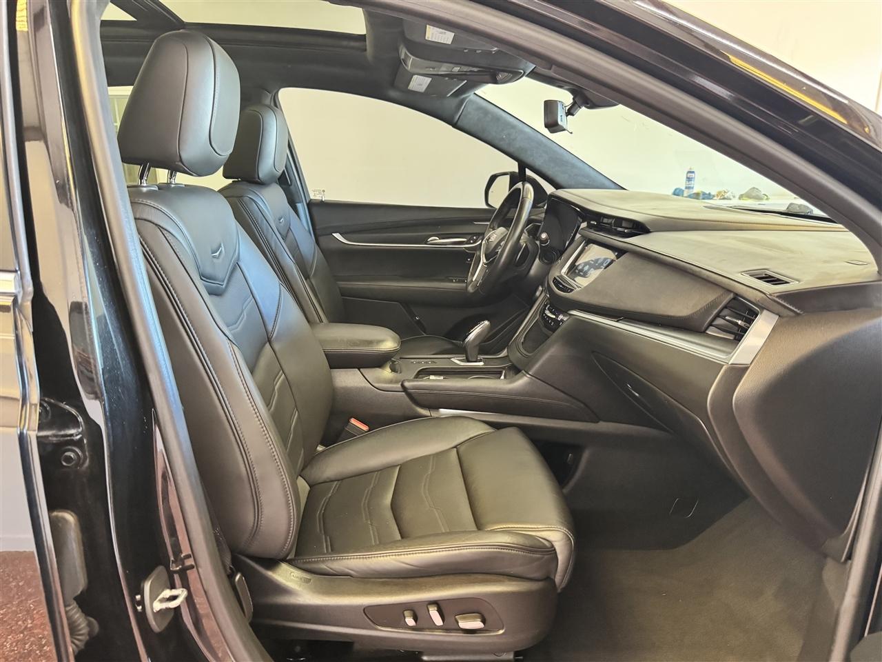 Cadillac XT5 AWD 4dr Platinum 2017