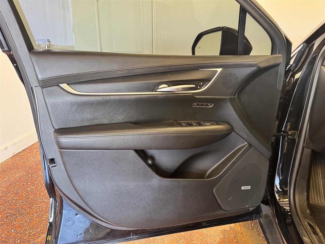 Cadillac XT5 AWD 4dr Platinum 2017