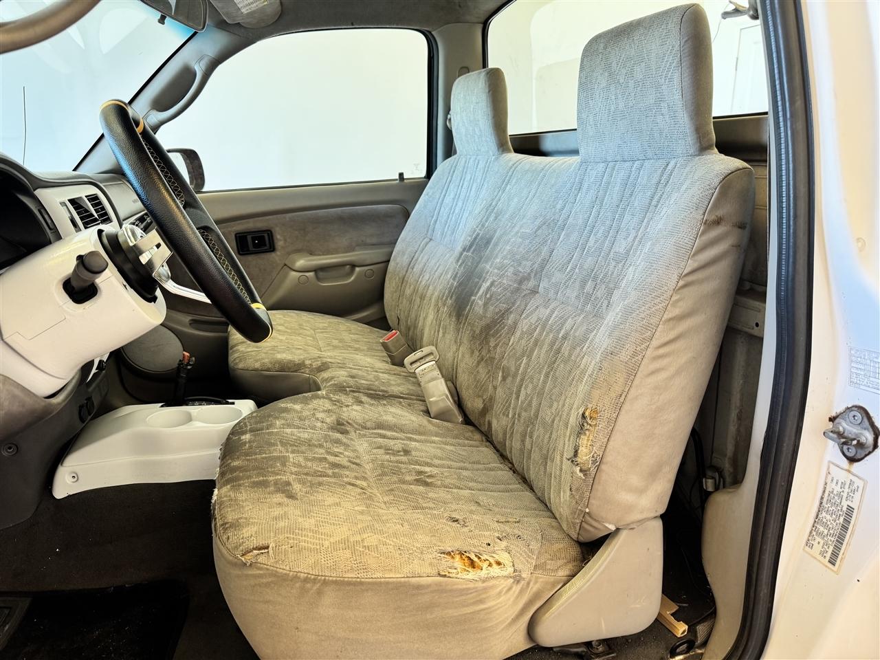Toyota Tacoma Reg Cab Manual (Natl) 2004
