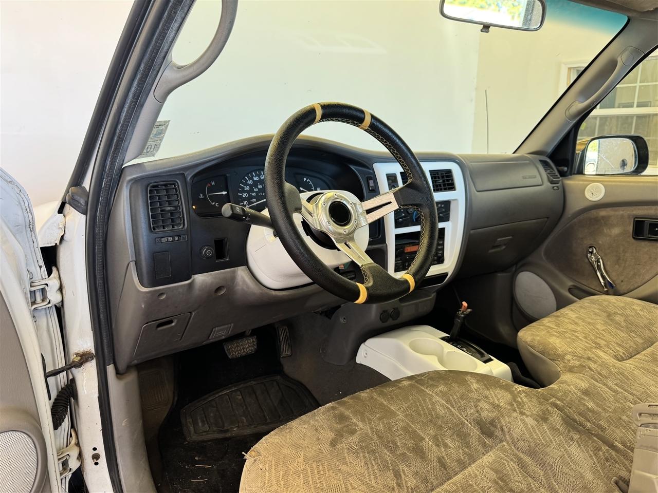 Toyota Tacoma Reg Cab Manual (Natl) 2004