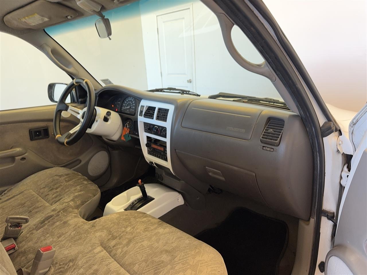 Toyota Tacoma Reg Cab Manual (Natl) 2004