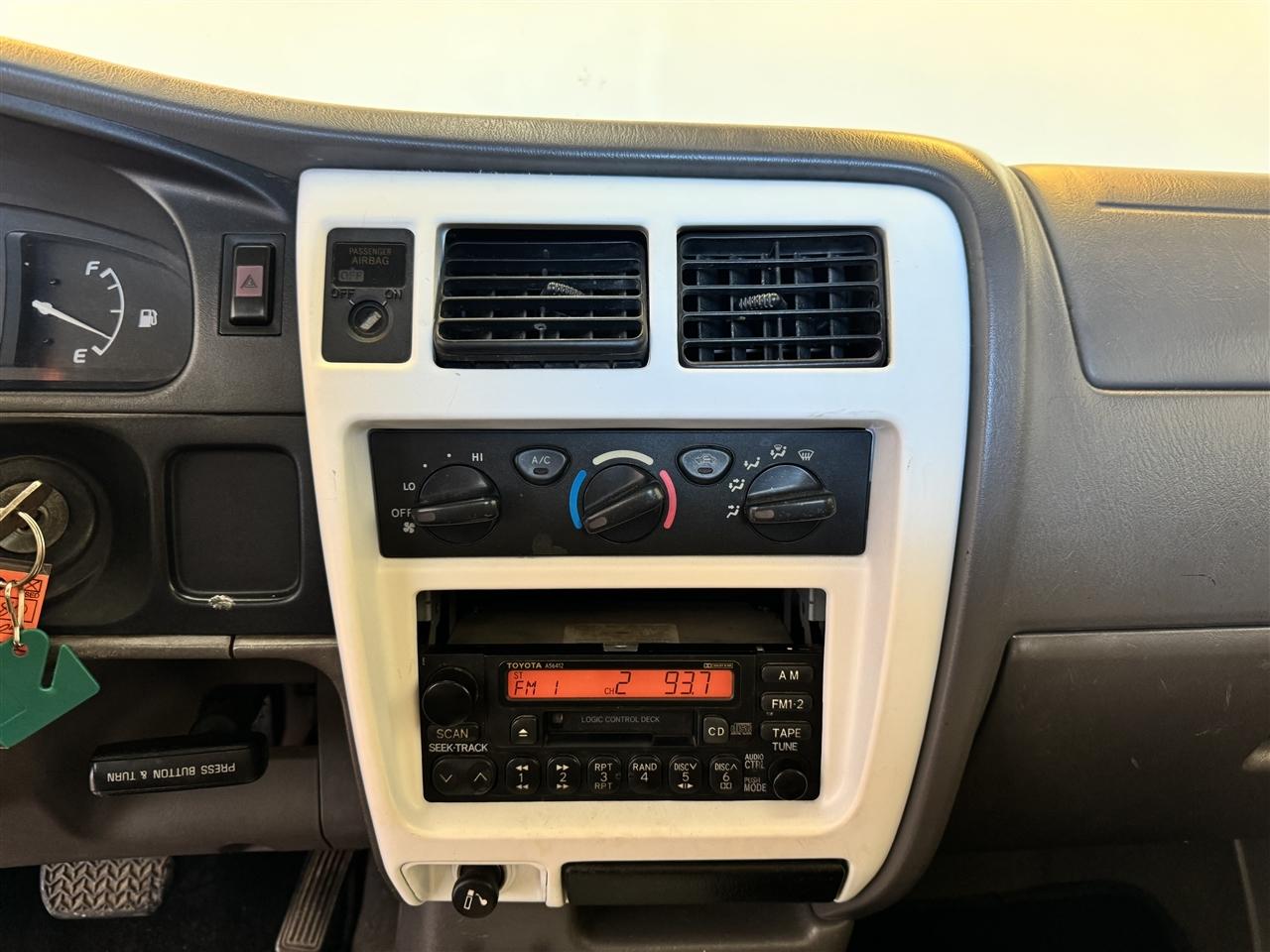 Toyota Tacoma Reg Cab Manual (Natl) 2004