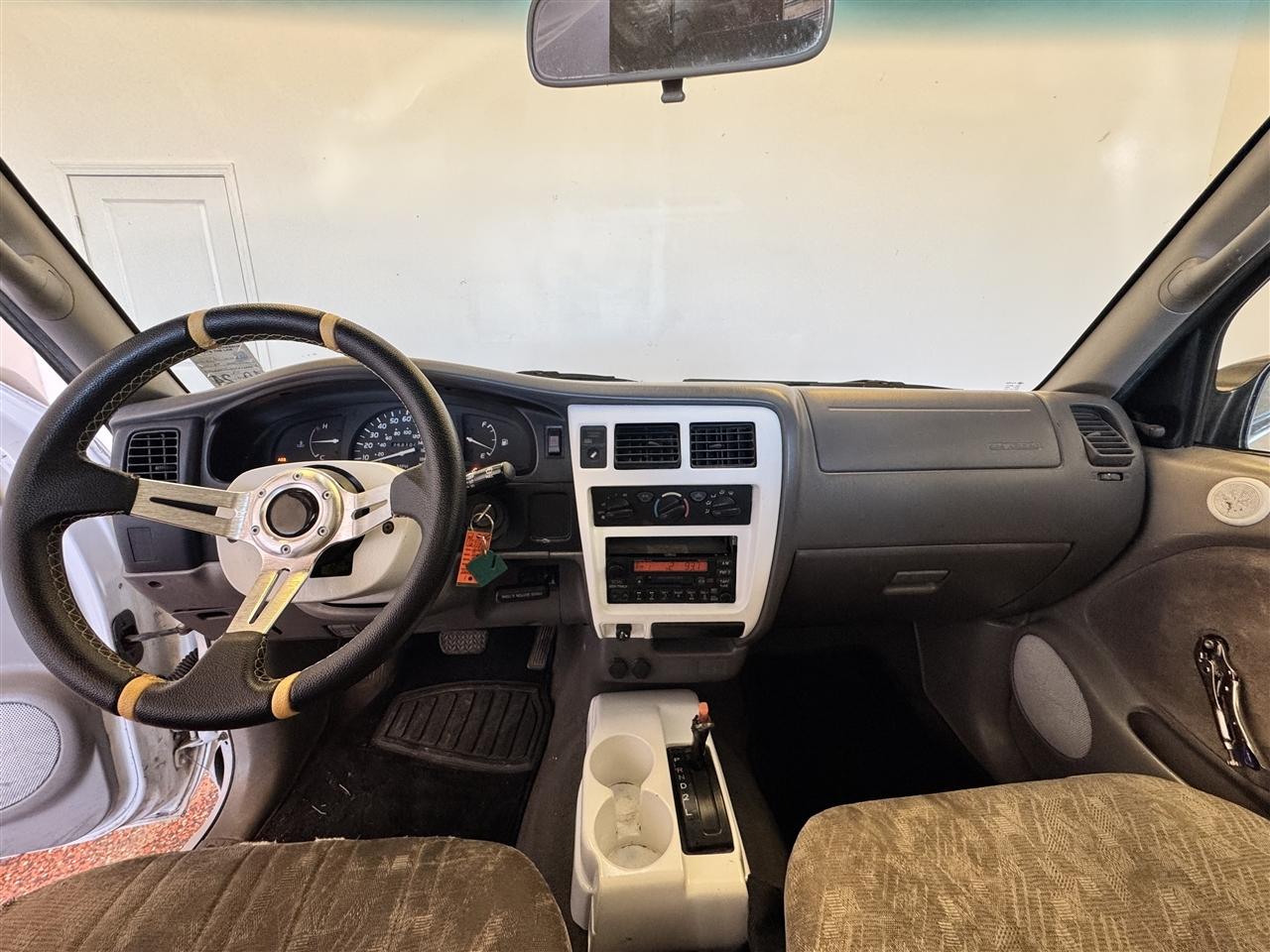 Toyota Tacoma Reg Cab Manual (Natl) 2004