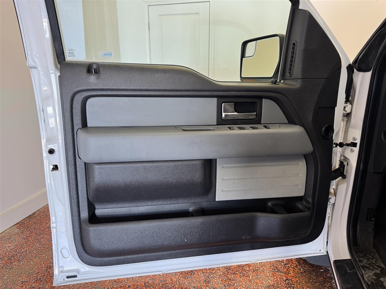 Ford F-150 4WD SuperCrew 145" XL 2013