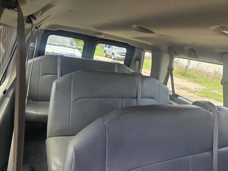 Ford Econoline E-350 XLT Super Duty Extended 2013