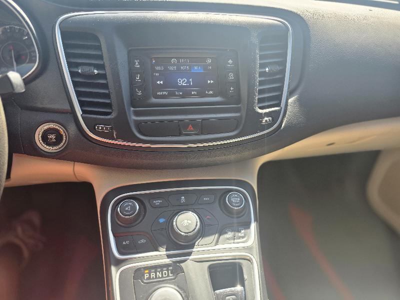 Chrysler 200  2016