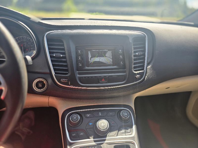 Chrysler 200  2016