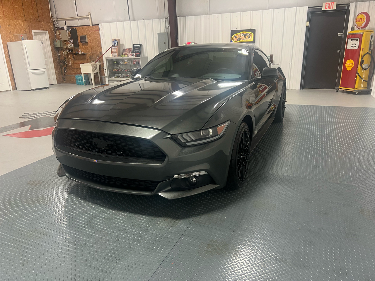 2015 Ford Mustang V6 photo 3