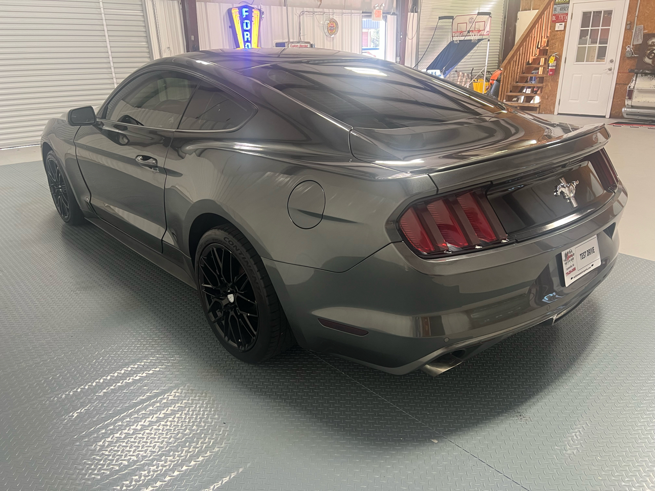 2015 Ford Mustang V6 photo 4