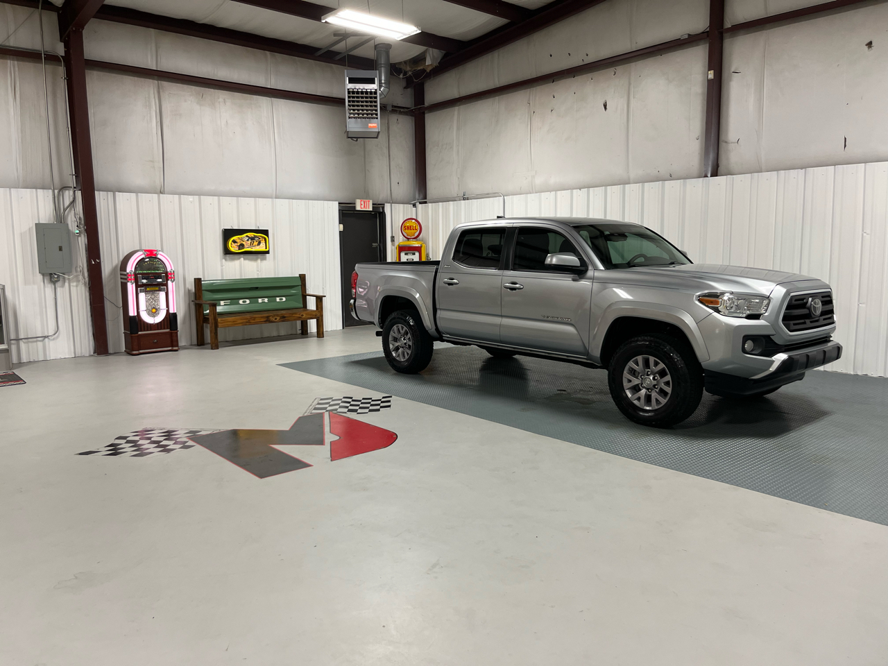 2019 Toyota Tacoma SR5 V6 photo 2