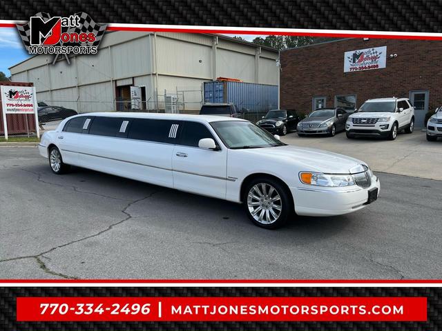 White 2001 Lincoln Town Car Executive Sedan Rear-Wheel Drive Continuously Variable Transmission