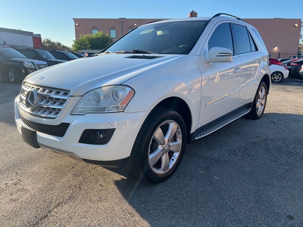 Mercedes-Benz M-Class 4MATIC 4dr ML 350 2011 Mercedes-Benz M-Class 4MATIC 4dr ML 350 2011