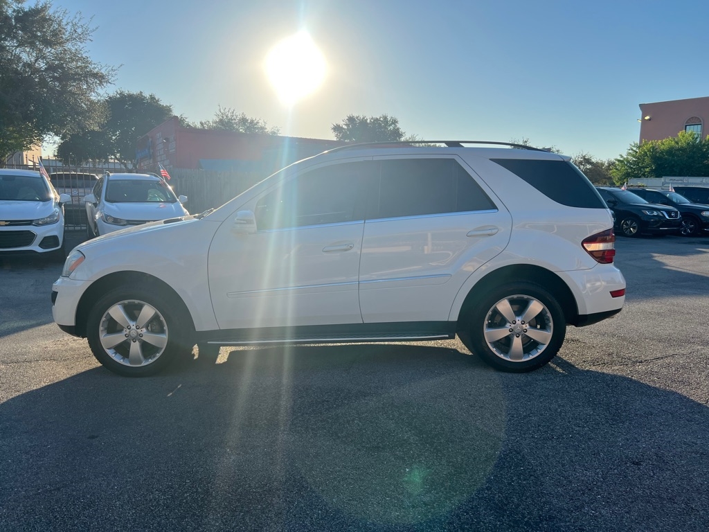 Mercedes-Benz M-Class 4MATIC 4dr ML 350 2011 Mercedes-Benz M-Class 4MATIC 4dr ML 350 2011