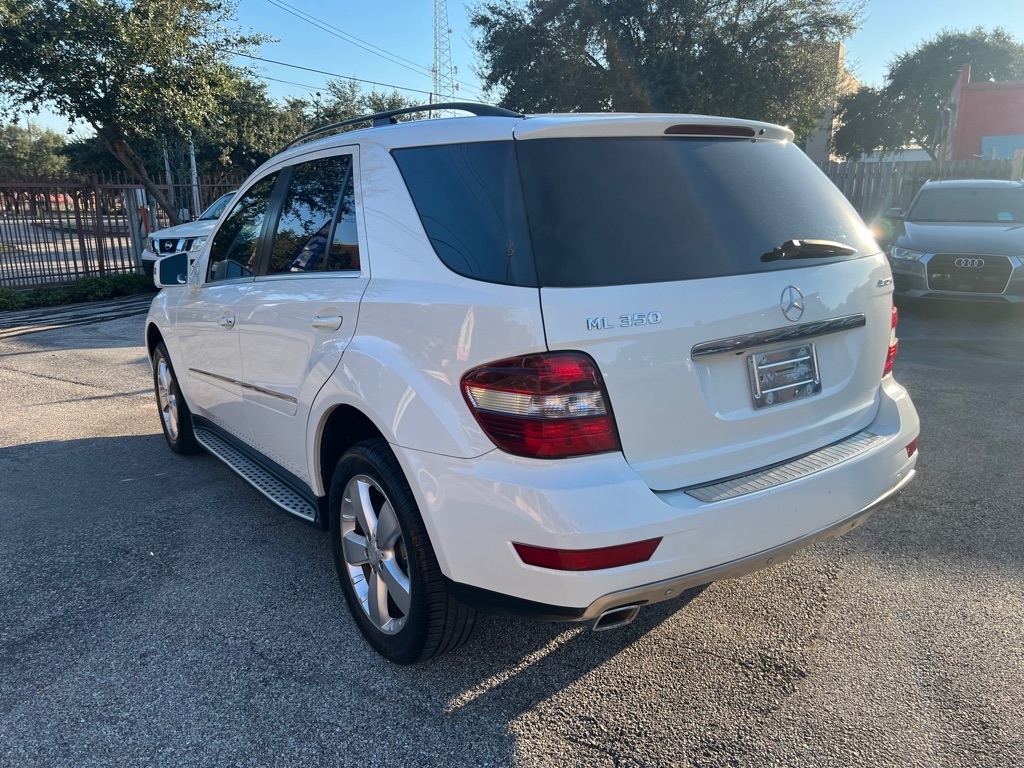 Mercedes-Benz M-Class 4MATIC 4dr ML 350 2011 Mercedes-Benz M-Class 4MATIC 4dr ML 350 2011