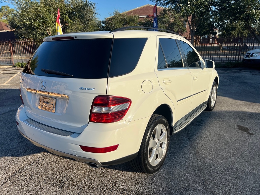 Mercedes-Benz M-Class 4MATIC 4dr ML 350 2011 Mercedes-Benz M-Class 4MATIC 4dr ML 350 2011
