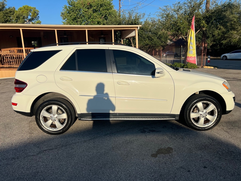 Mercedes-Benz M-Class 4MATIC 4dr ML 350 2011 Mercedes-Benz M-Class 4MATIC 4dr ML 350 2011