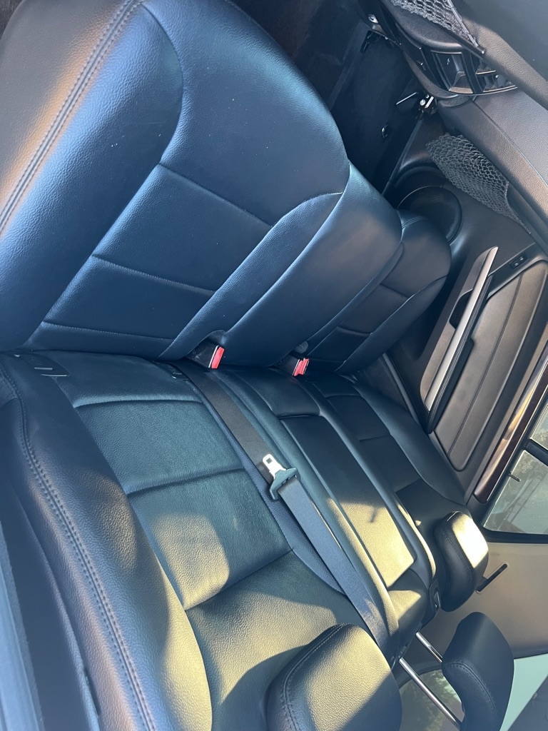 Mercedes-Benz M-Class 4MATIC 4dr ML 350 2011 Mercedes-Benz M-Class 4MATIC 4dr ML 350 2011