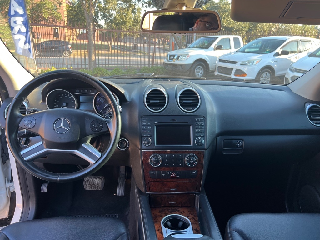 Mercedes-Benz M-Class 4MATIC 4dr ML 350 2011 Mercedes-Benz M-Class 4MATIC 4dr ML 350 2011