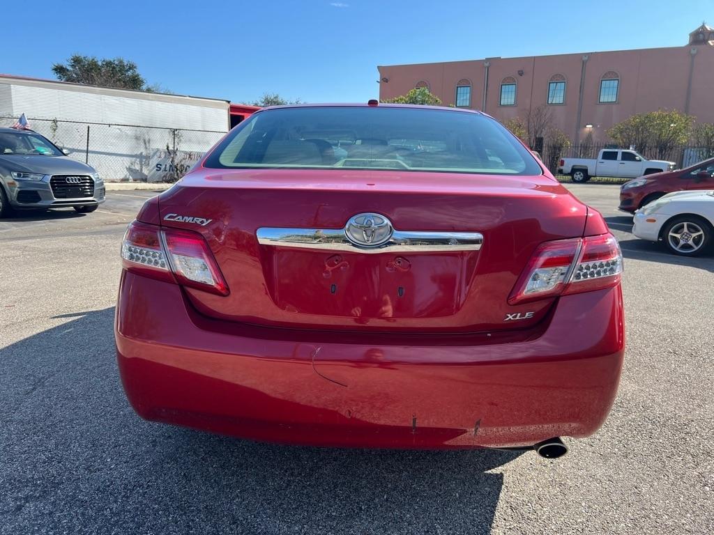 Toyota Camry 4dr Sdn I4 Man LE (Natl) 2011