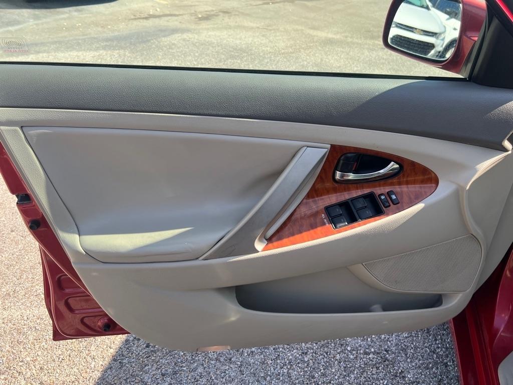 Toyota Camry 4dr Sdn I4 Man LE (Natl) 2011