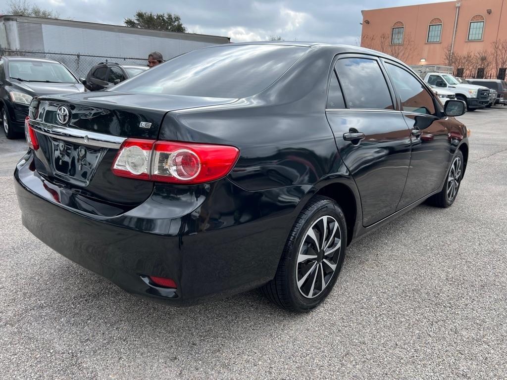 Toyota Corolla 4dr Sdn Auto LE Special Edition (Natl) 2013