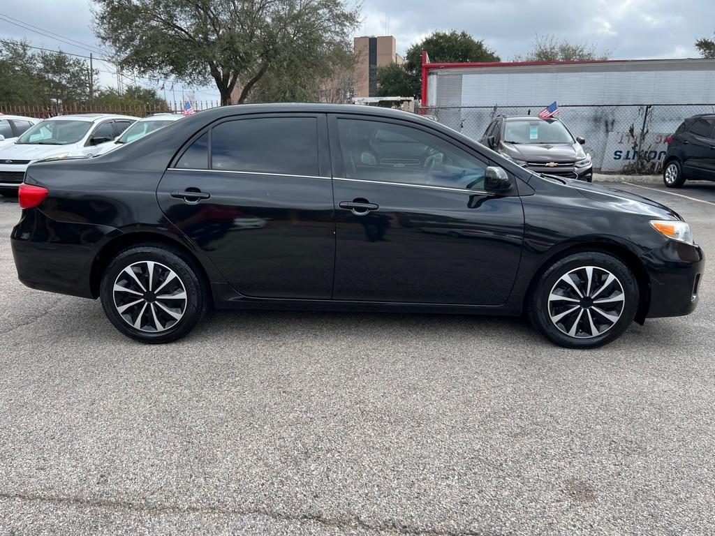 Toyota Corolla 4dr Sdn Auto LE Special Edition (Natl) 2013