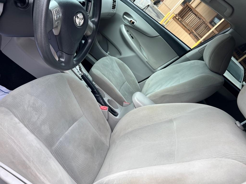 Toyota Corolla 4dr Sdn Auto LE Special Edition (Natl) 2013