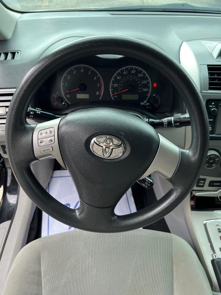 Toyota Corolla 4dr Sdn Auto LE Special Edition (Natl) 2013