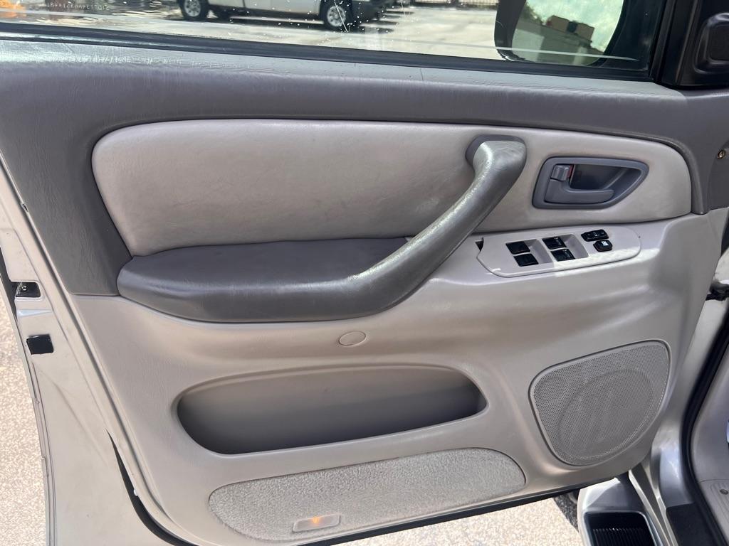 Toyota Sequoia 4dr SR5 (Natl) 2003