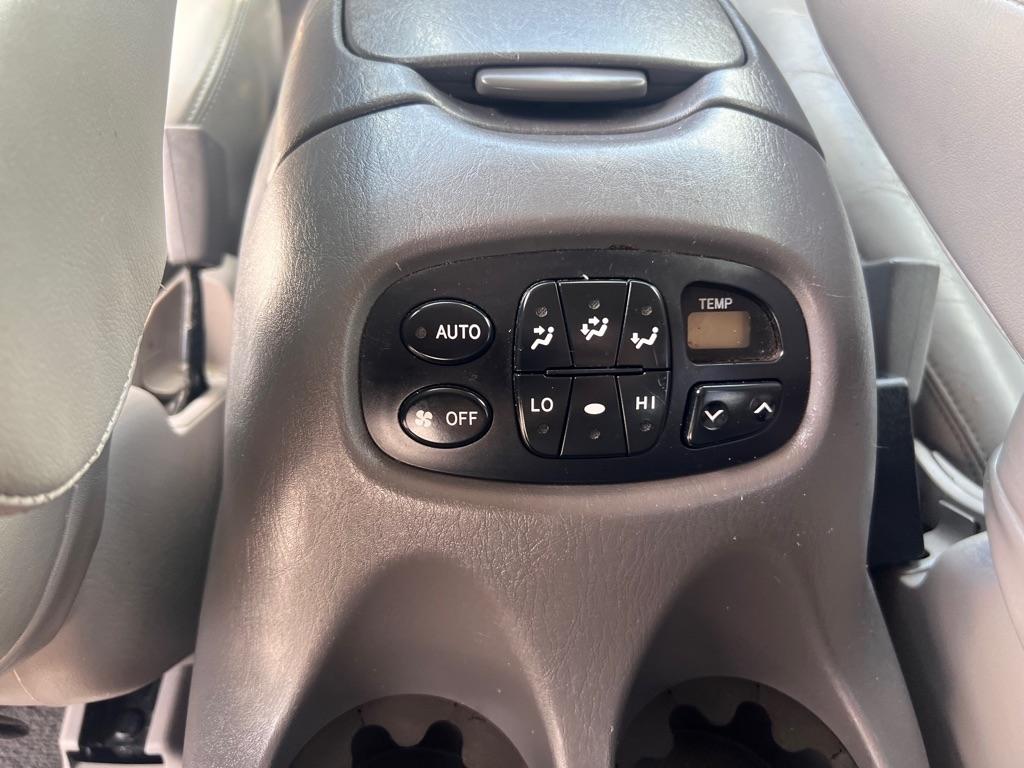 Toyota Sequoia 4dr SR5 (Natl) 2003