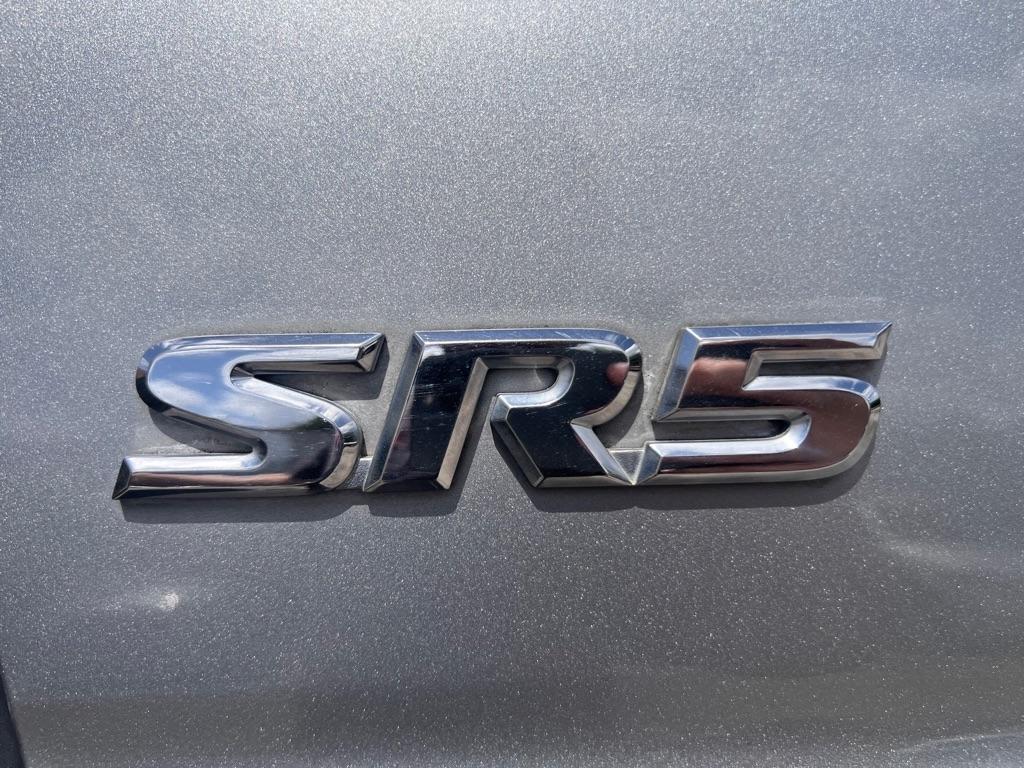 Toyota Sequoia 4dr SR5 (Natl) 2003