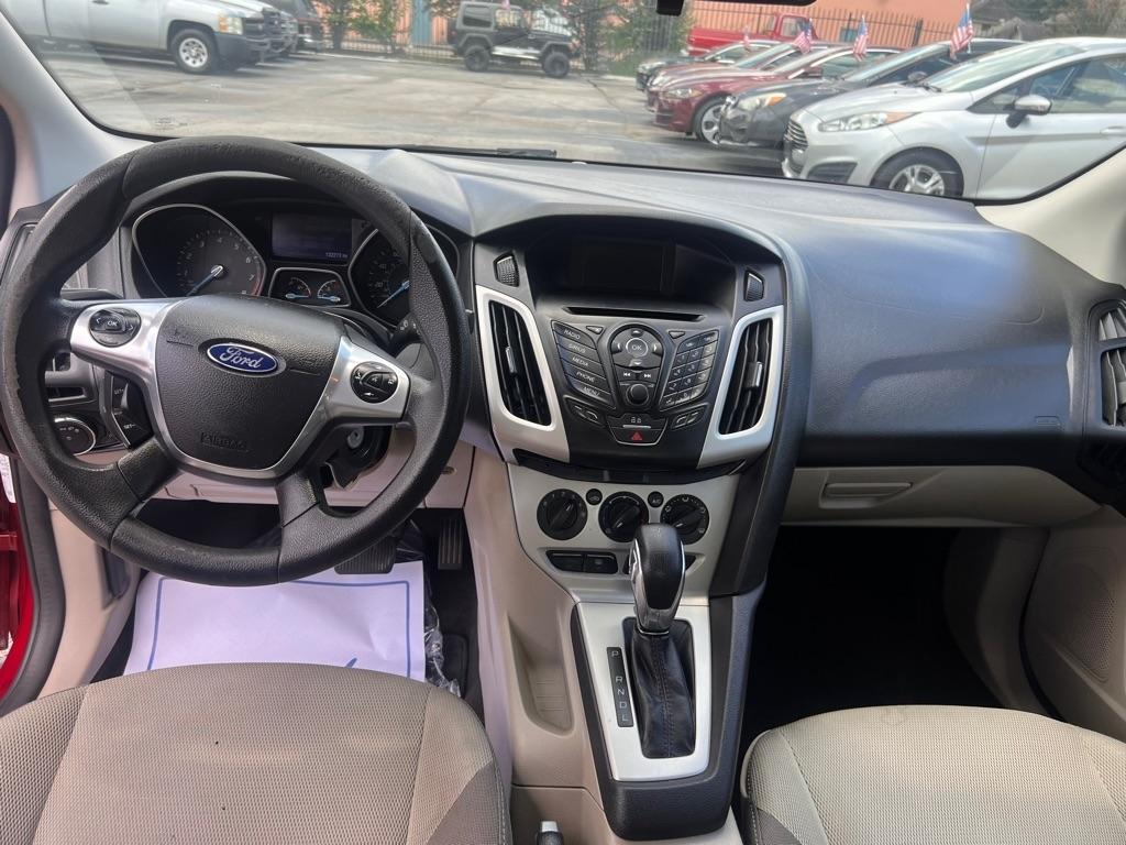 Ford Focus 4dr Sdn SE 2014
