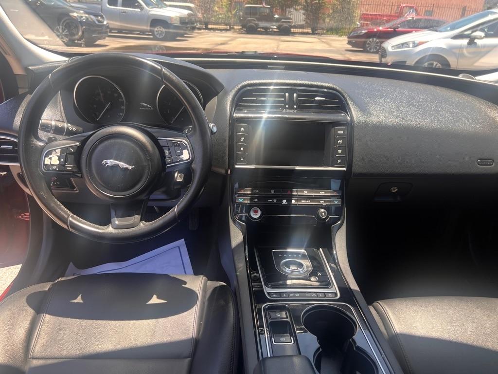 Jaguar XE 25t RWD 2017