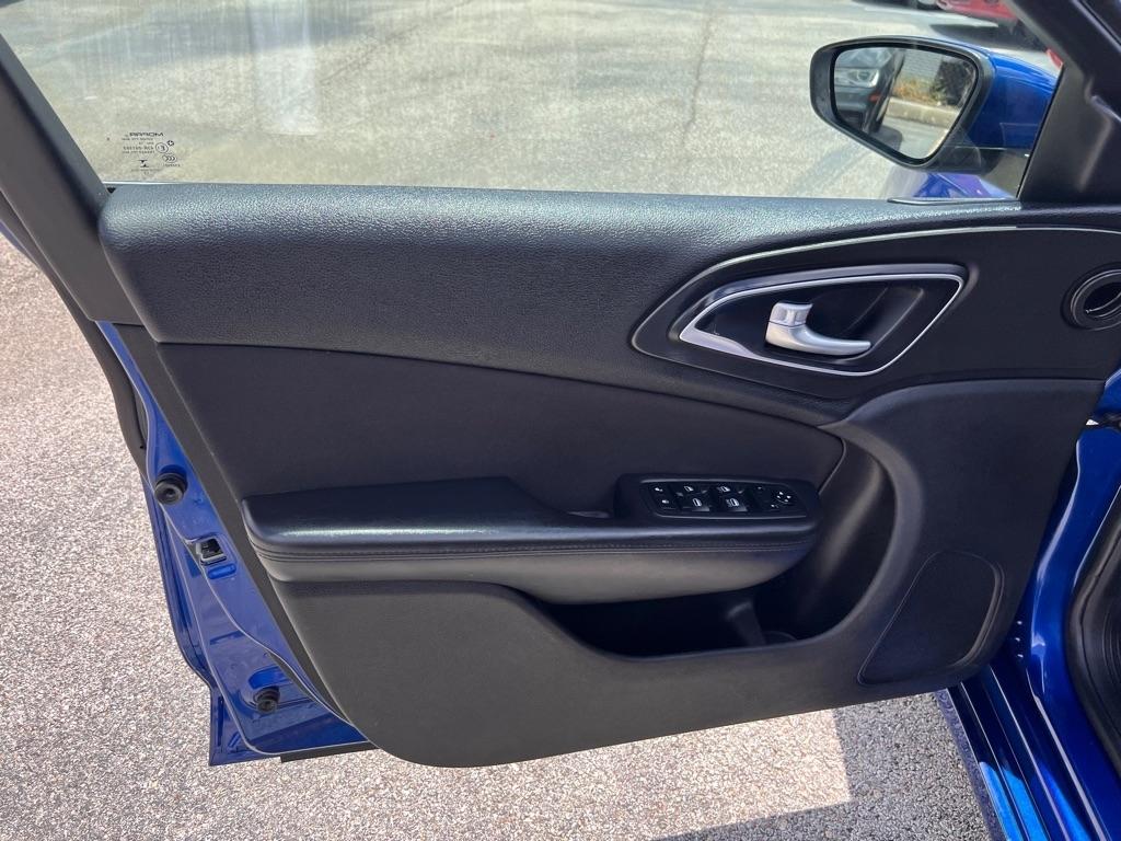 Chrysler 200 4dr Sdn Limited FWD 2015