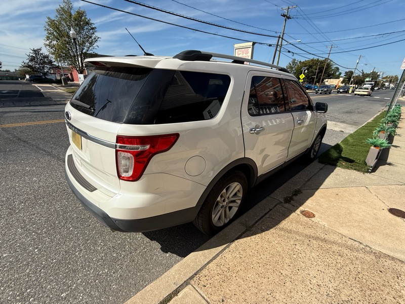2012 Ford Explorer XLT photo 6