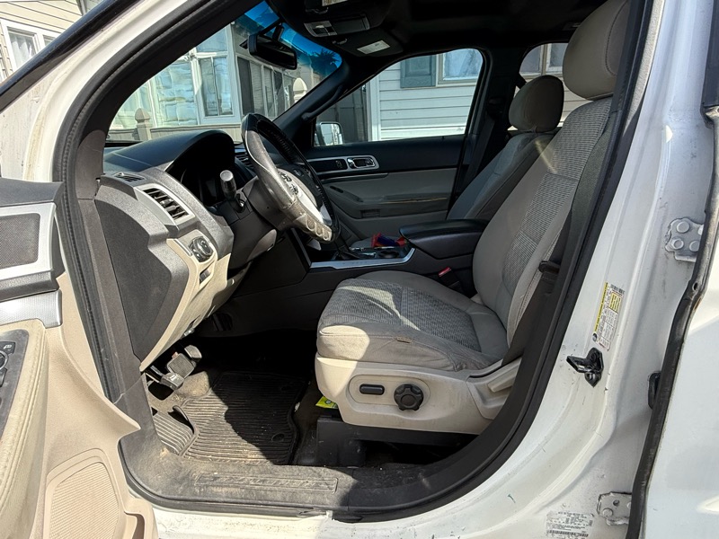 2012 Ford Explorer XLT photo 9