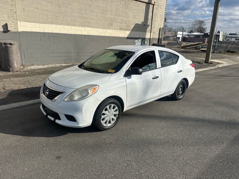 2014 Nissan Versa 1.6 S Plus
