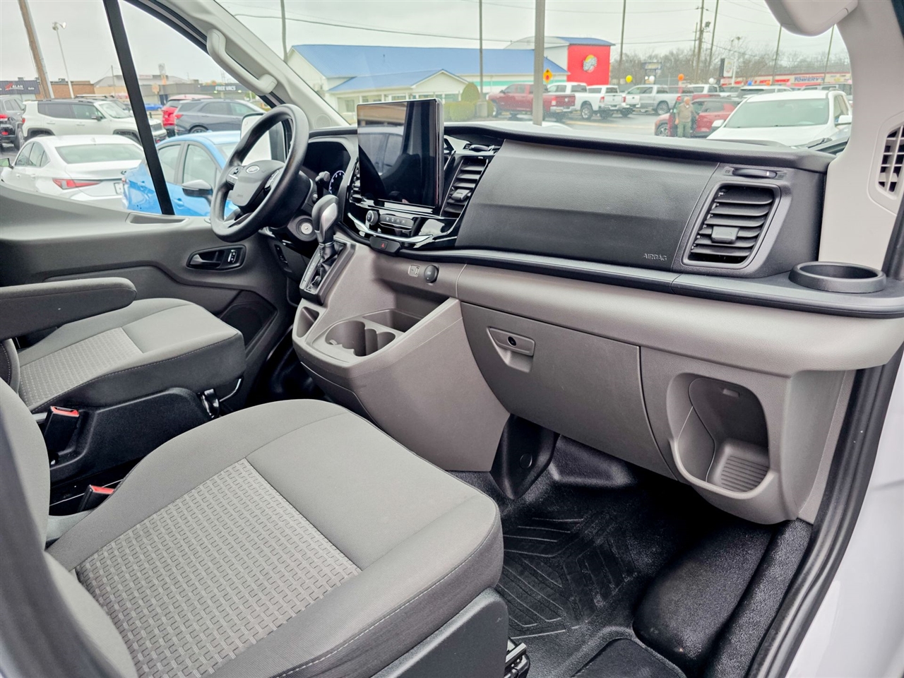 Ford Transit Passenger Wagon  2023