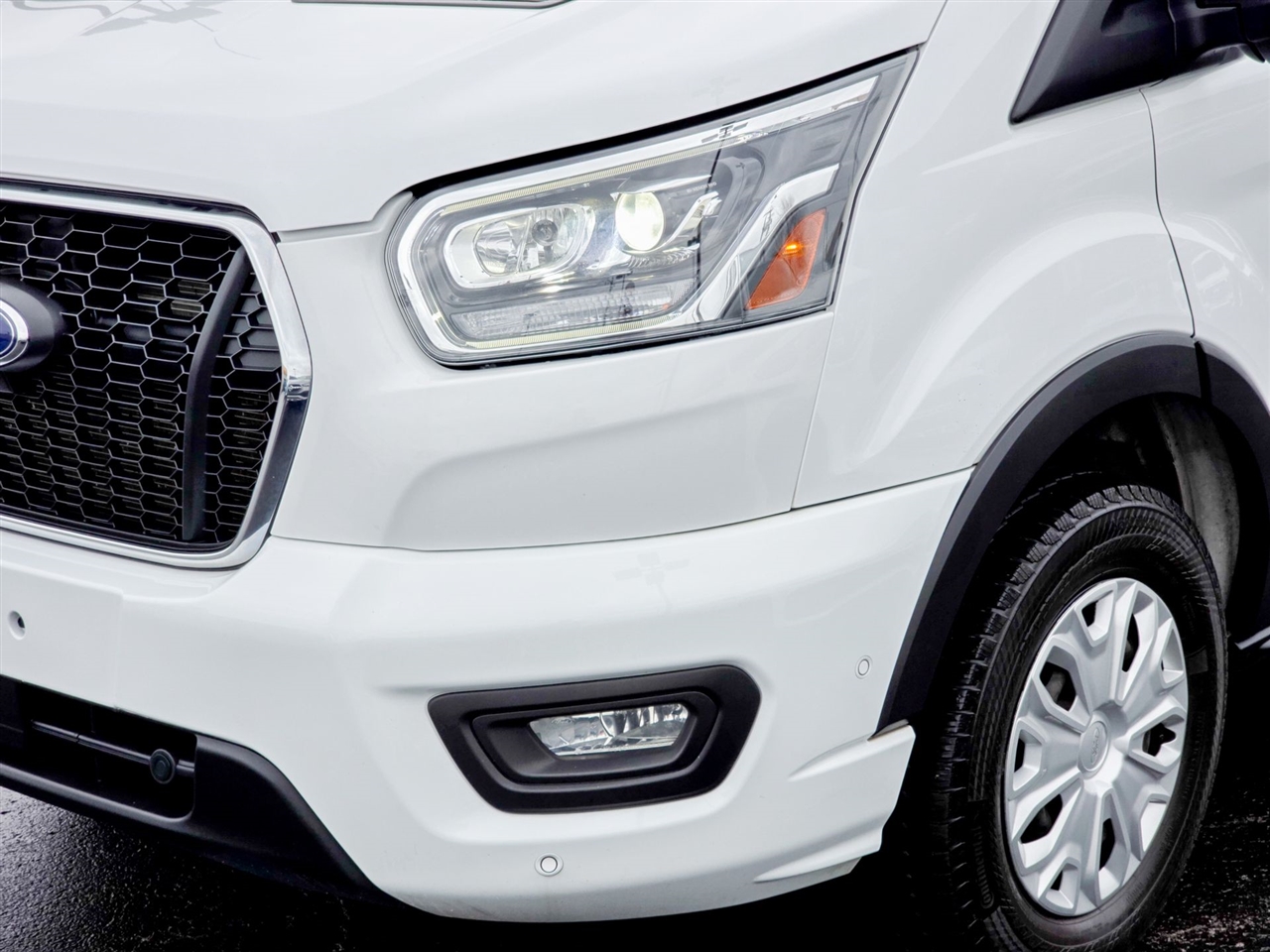 Ford Transit Passenger Wagon  2023