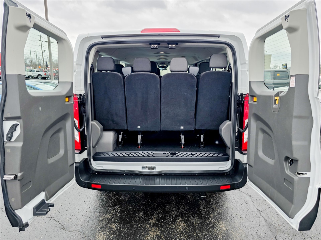 Ford Transit Passenger Wagon  2023