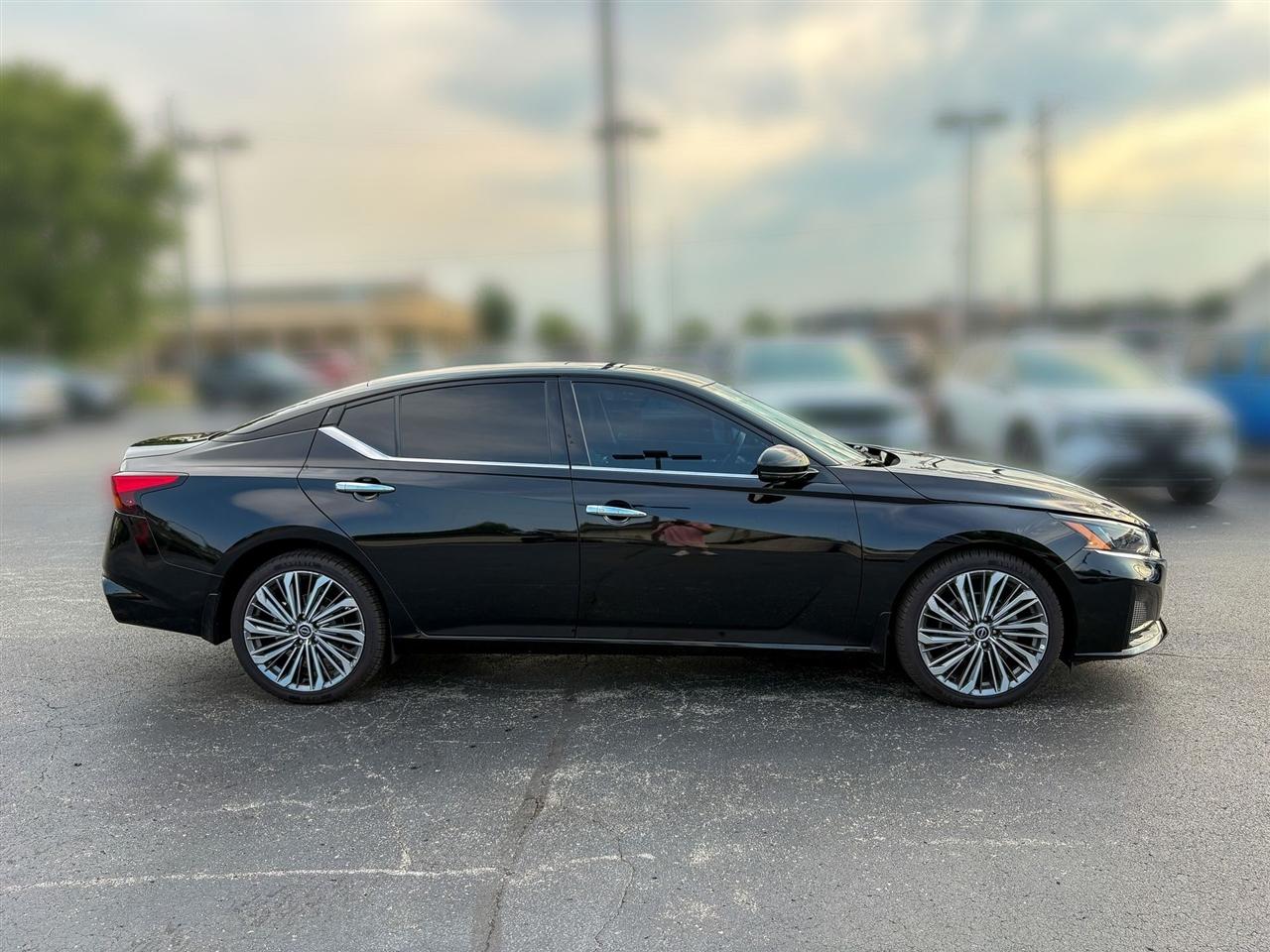 Nissan Altima  2024